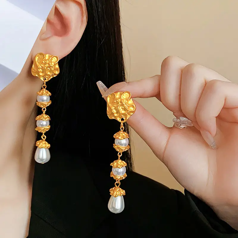 Middle Ancient vintage Silver Needle Diamond Pearl Earrings Vintage Elegant Earrings Light Luxury High-end Personalized Earrings for Women