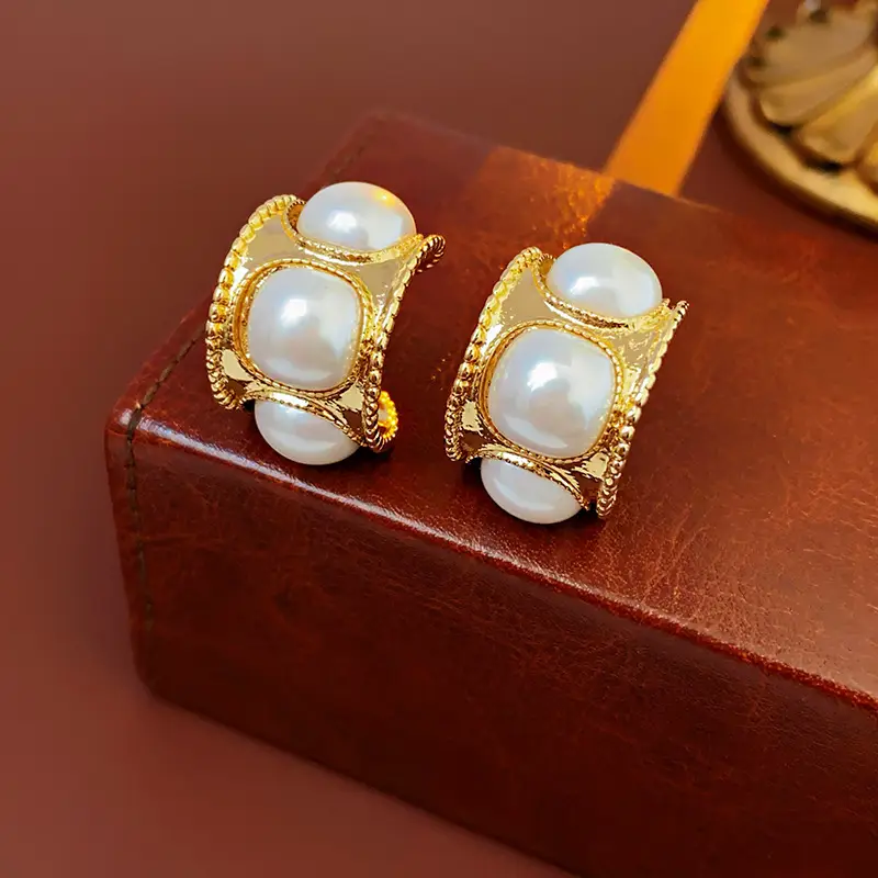 Middle Ancient vintage Silver Needle Diamond Pearl Earrings Vintage Elegant Earrings Light Luxury High-end Personalized Earrings for Women