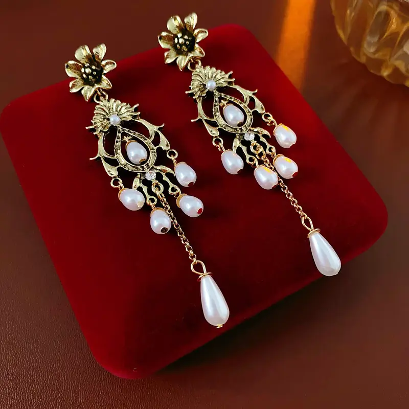 Middle Ancient vintage Silver Needle Diamond Pearl Earrings Vintage Elegant Earrings Light Luxury High-end Personalized Earrings for Women