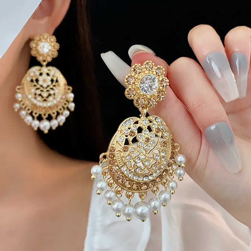 Middle Ancient vintage Silver Needle Diamond Pearl Earrings Vintage Elegant Earrings Light Luxury High-end Personalized Earrings for Women