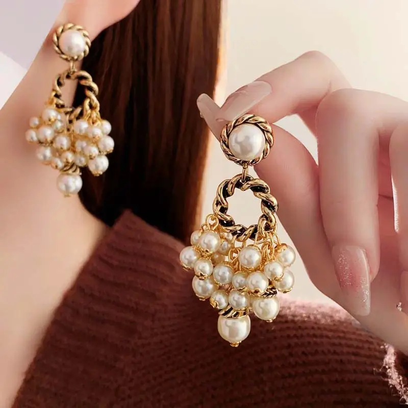 Middle Ancient vintage Silver Needle Diamond Pearl Earrings Vintage Elegant Earrings Light Luxury High-end Personalized Earrings for Women