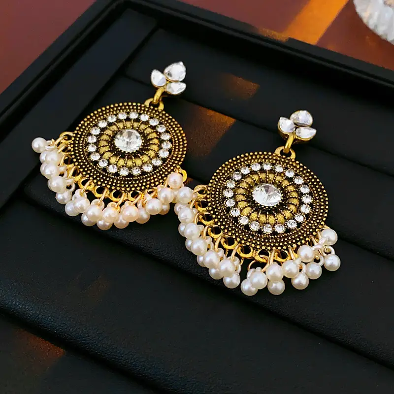 Middle Ancient vintage Silver Needle Diamond Pearl Earrings Vintage Elegant Earrings Light Luxury High-end Personalized Earrings for Women