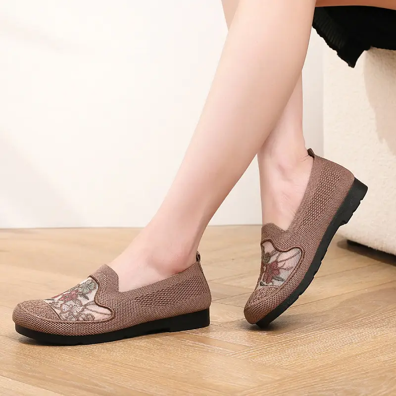 New Middle-aged and Elderly Mother's Shoes Mesh Shoes Non-slip Soft Sole Comfortable Slip-on Shoes Old Beijing Cloth Shoes Women's Casual Shoes - Image 7