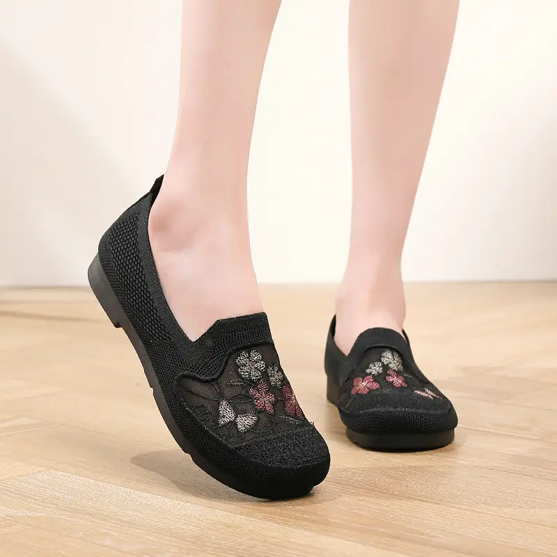 New Middle-aged and Elderly Mother's Shoes Mesh Shoes Non-slip Soft Sole Comfortable Slip-on Shoes Old Beijing Cloth Shoes Women's Casual Shoes - Image 2