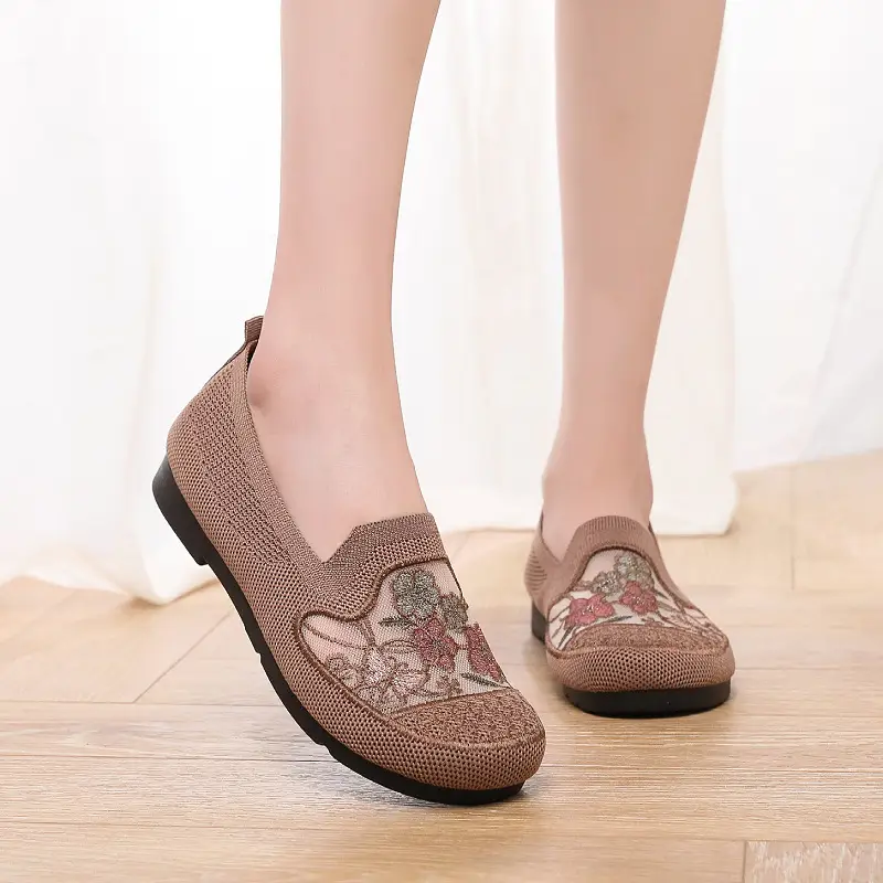 New Middle-aged and Elderly Mother's Shoes Mesh Shoes Non-slip Soft Sole Comfortable Slip-on Shoes Old Beijing Cloth Shoes Women's Casual Shoes - Image 3