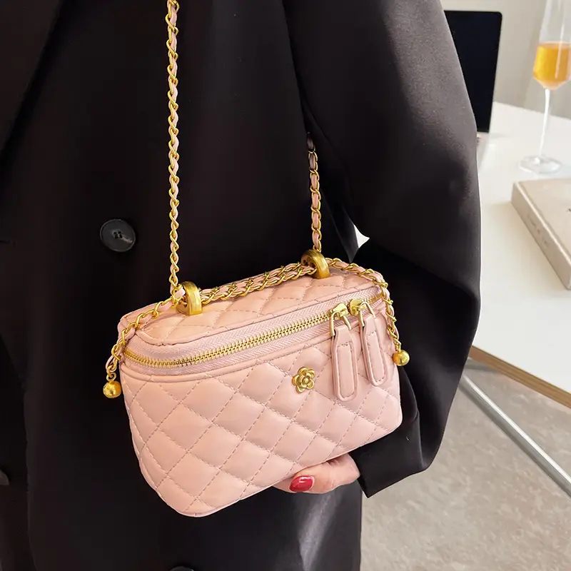 White Quilted Chain Shoulder Bag for Women 2026 - Image 11