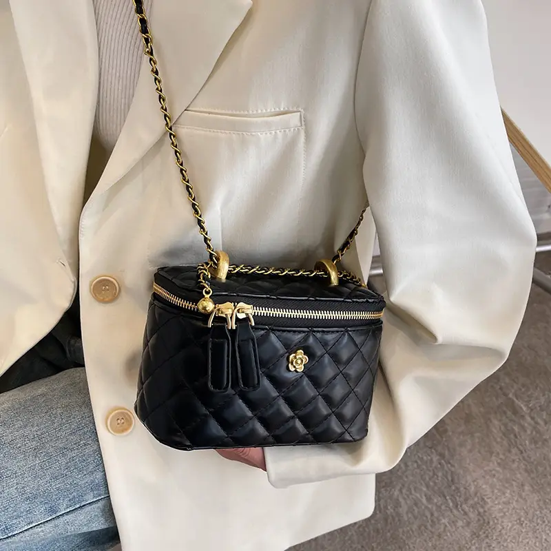 White Quilted Chain Shoulder Bag for Women 2026 - Image 12