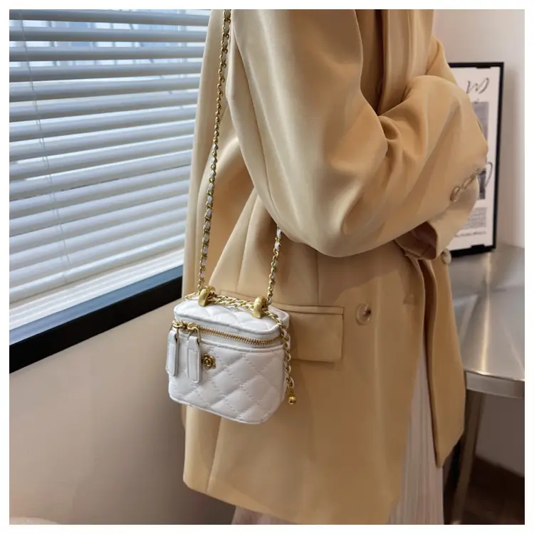 White Quilted Chain Shoulder Bag for Women 2026 — feature 11