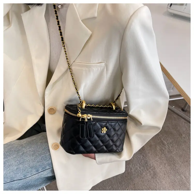 White Quilted Chain Shoulder Bag for Women 2026 — feature 16
