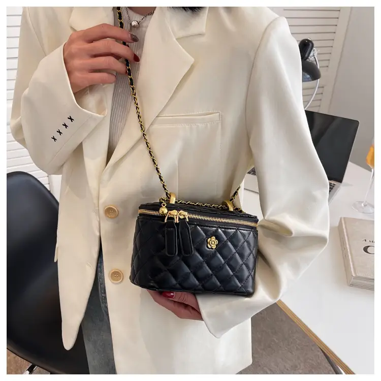 White Quilted Chain Shoulder Bag for Women 2026 — feature 17