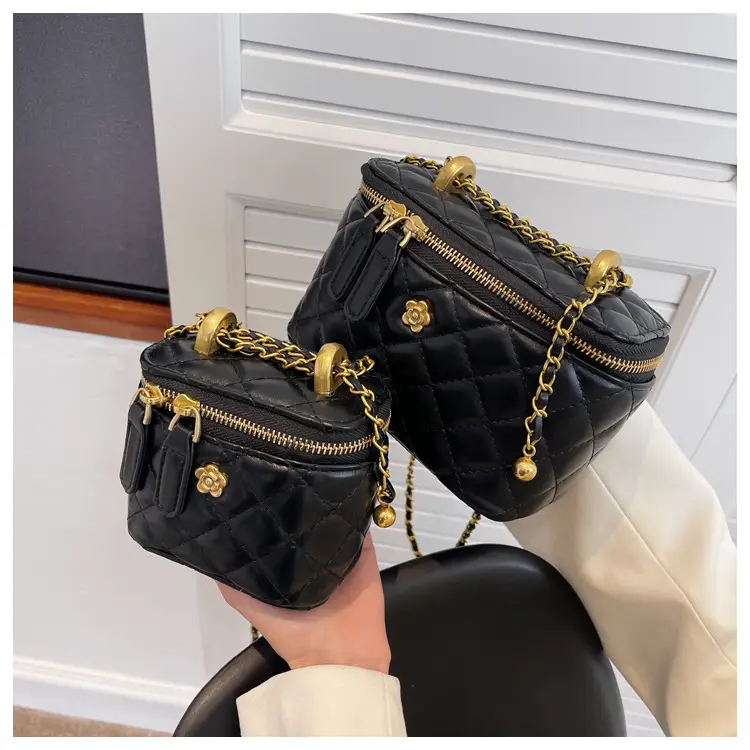 White Quilted Chain Shoulder Bag for Women 2026 — feature 31