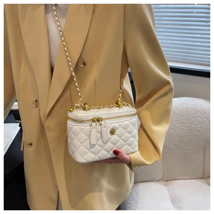 White Quilted Chain Shoulder Bag for Women 2026 - Image 2