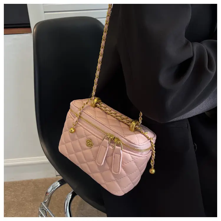 White Quilted Chain Shoulder Bag for Women 2026 - Image 3
