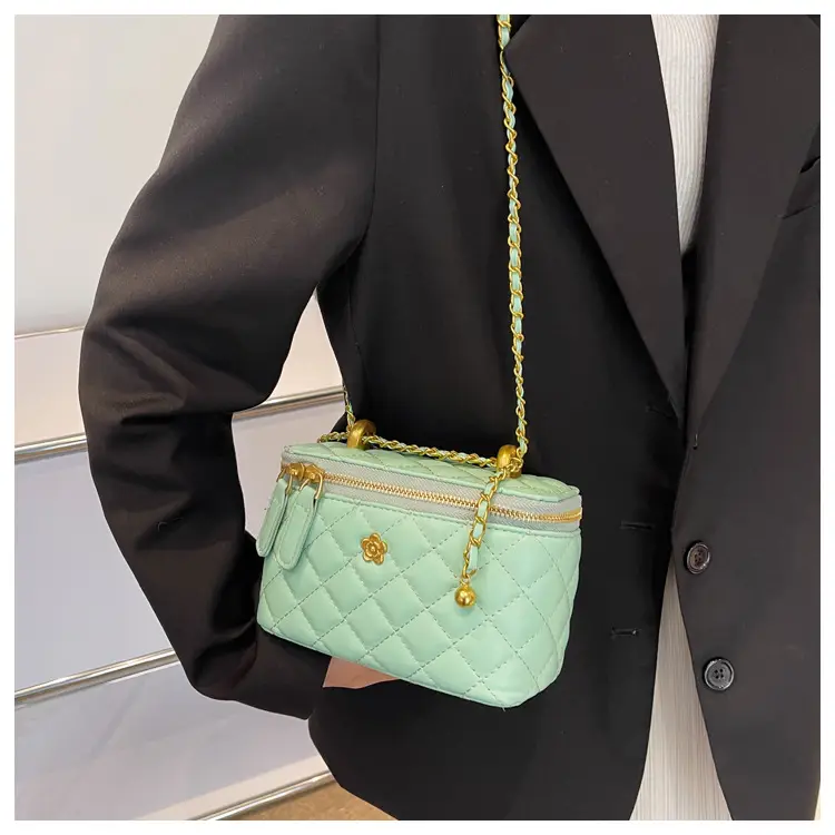 White Quilted Chain Shoulder Bag for Women 2026 - Image 4