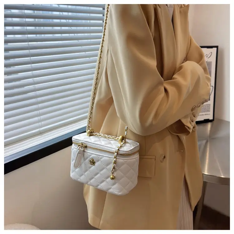 White Quilted Chain Shoulder Bag for Women 2026 - Image 6