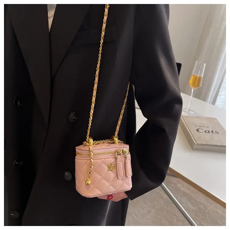 White Quilted Chain Shoulder Bag for Women 2026 - Image 7