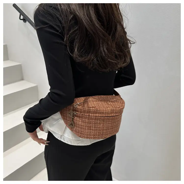 Women's Lightweight Crossbody Chest Bag with Adjustable Strap — feature 10
