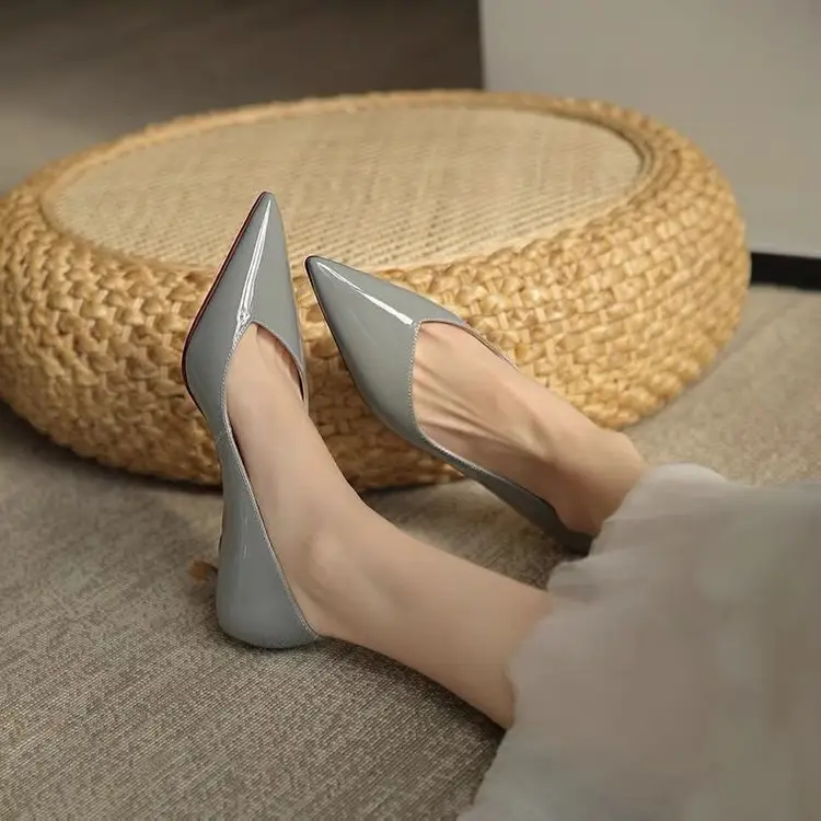 2026 New Style Soft Leather Work Shoes, Mid-Heel Patent Leather Pointed Toe Low-Heeled Single Shoes, Women's Shallow High-Heeled Shoes, Women's Spring and Autumn Stiletto Heels — feature 4