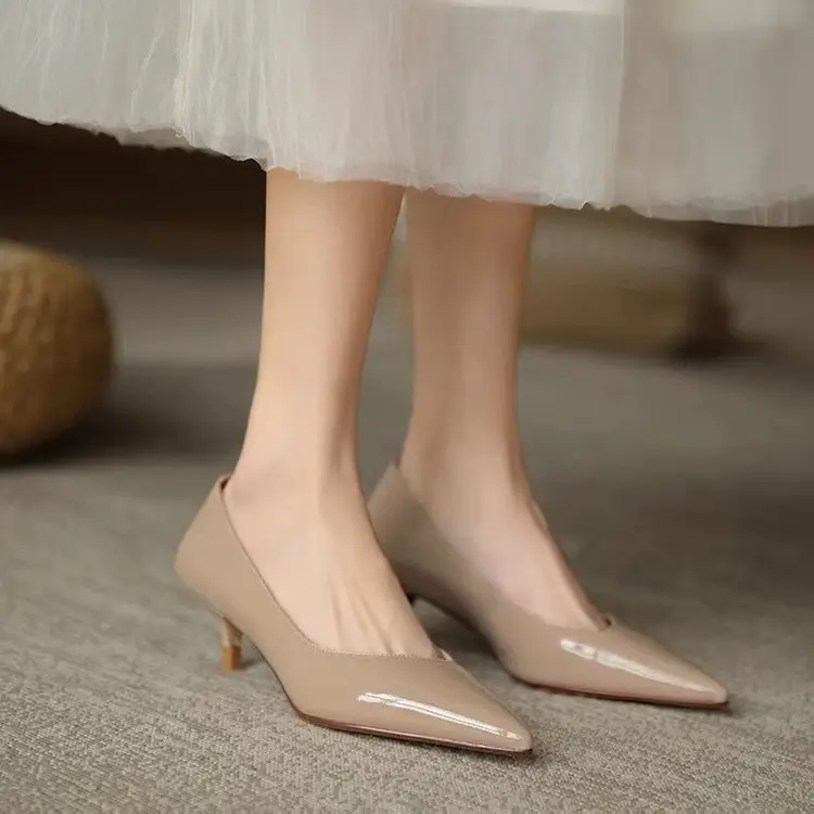 2026 New Style Soft Leather Work Shoes, Mid-Heel Patent Leather Pointed Toe Low-Heeled Single Shoes, Women's Shallow High-Heeled Shoes, Women's Spring and Autumn Stiletto Heels — feature 7