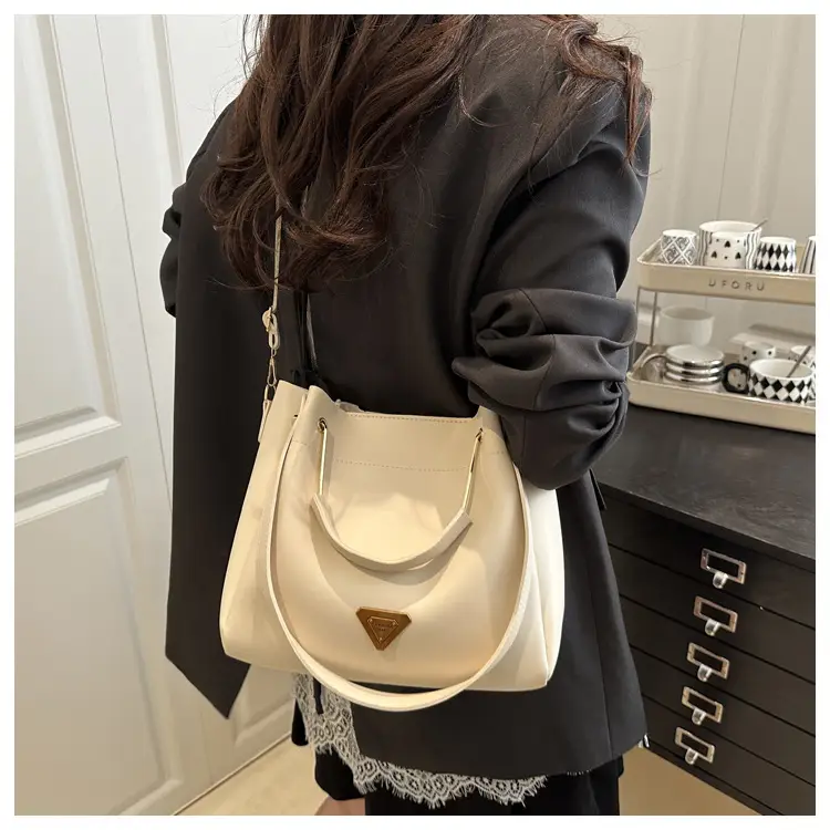 Women's 2025 Spring New Tote Bags Brown White Black — feature 11