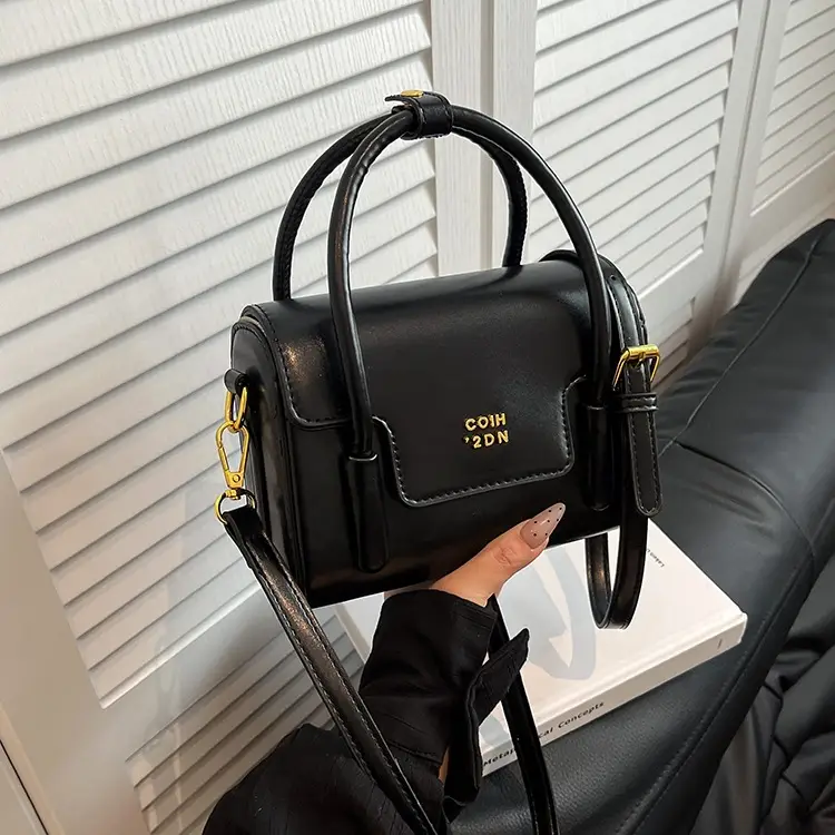 Women's Red Square Textured Shoulder Bag 2025 - Image 7