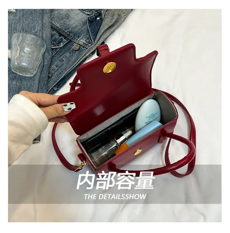 Women's Red Square Textured Shoulder Bag 2025 — feature 8