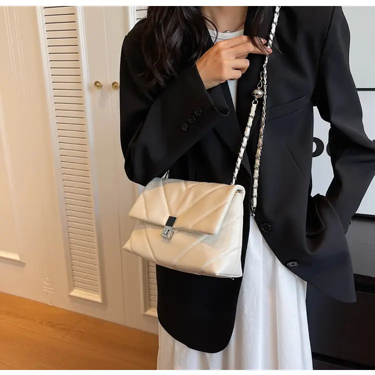 Black Chain Shoulder Bag for Women 2025 — feature 11