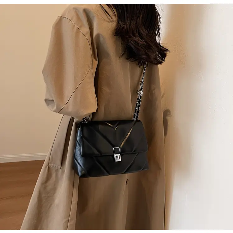 Black Chain Shoulder Bag for Women 2025 — feature 19