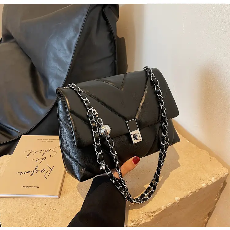 Black Chain Shoulder Bag for Women 2025 — feature 20
