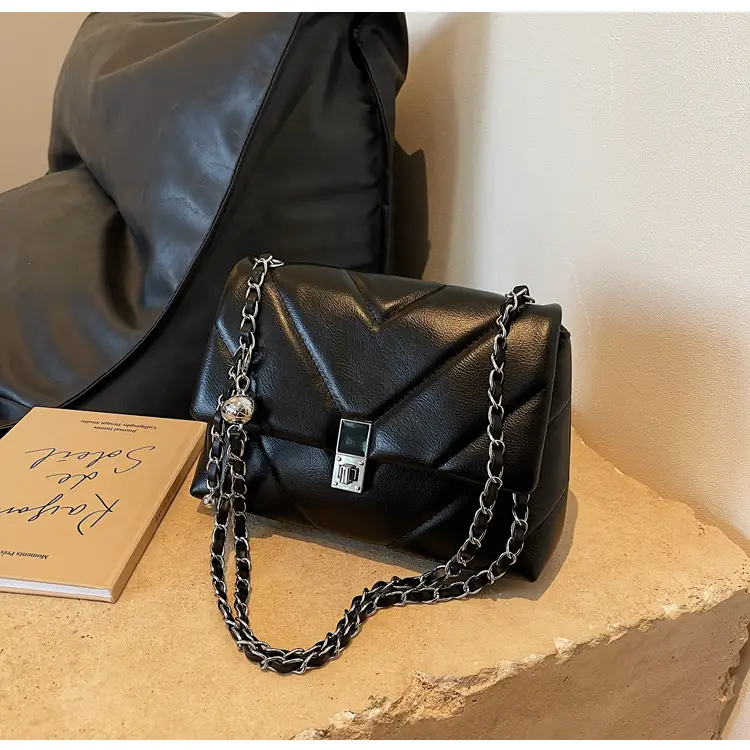 Black Chain Shoulder Bag for Women 2025 — feature 21