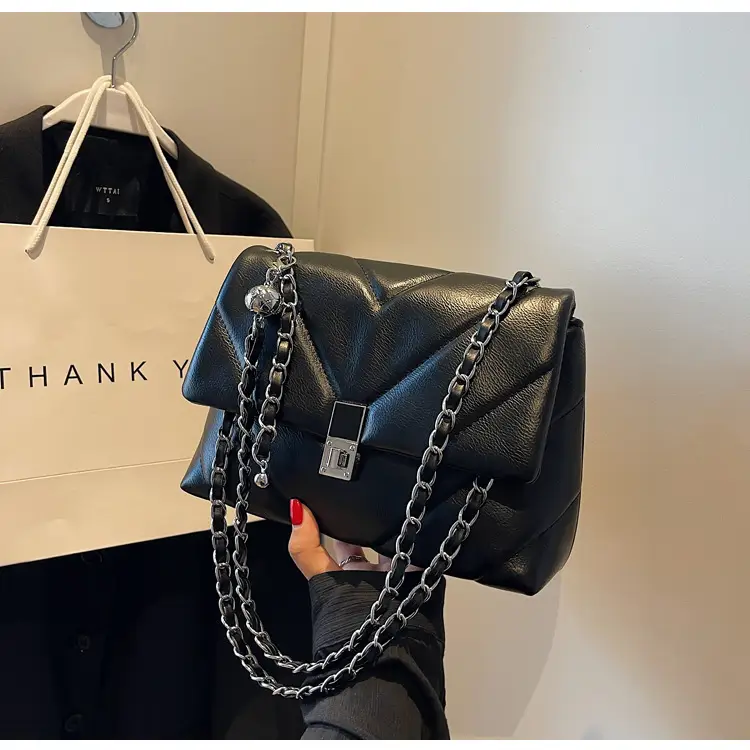 Black Chain Shoulder Bag for Women 2025 — feature 22
