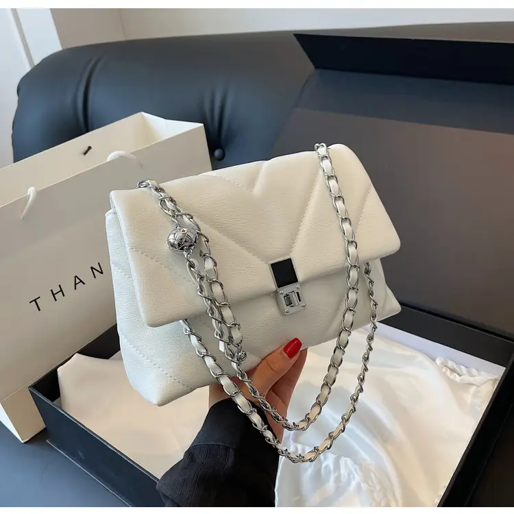 Black Chain Shoulder Bag for Women 2025 — feature 26