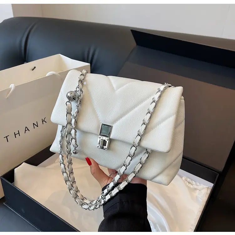 Black Chain Shoulder Bag for Women 2025 — feature 27