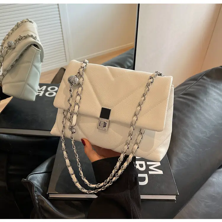 Black Chain Shoulder Bag for Women 2025 — feature 29
