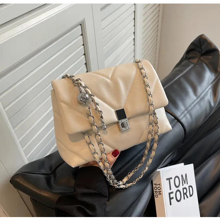 Black Chain Shoulder Bag for Women 2025 — feature 31