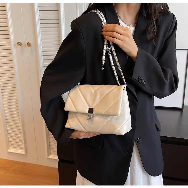 Black Chain Shoulder Bag for Women 2025 — feature 9