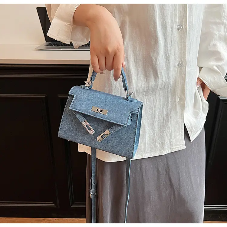 Vintage Grey Textured Kelly Shoulder Bag for Women 2026 — feature 16