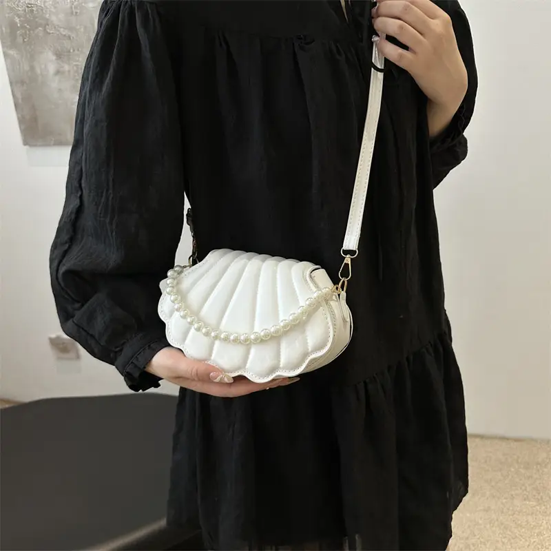 2024 Black Pearl Pearl Shell Shoulder Bag