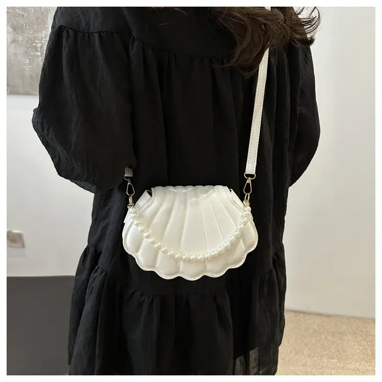 2024 Black Pearl Pearl Shell Shoulder Bag — feature 10