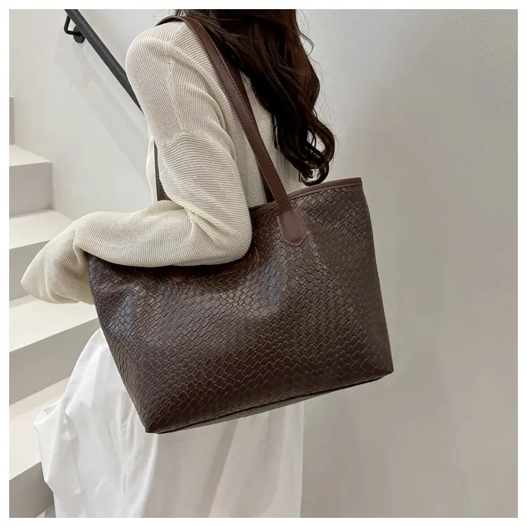 Women's Large Capacity Beige Textured Shoulder Bag — feature 12