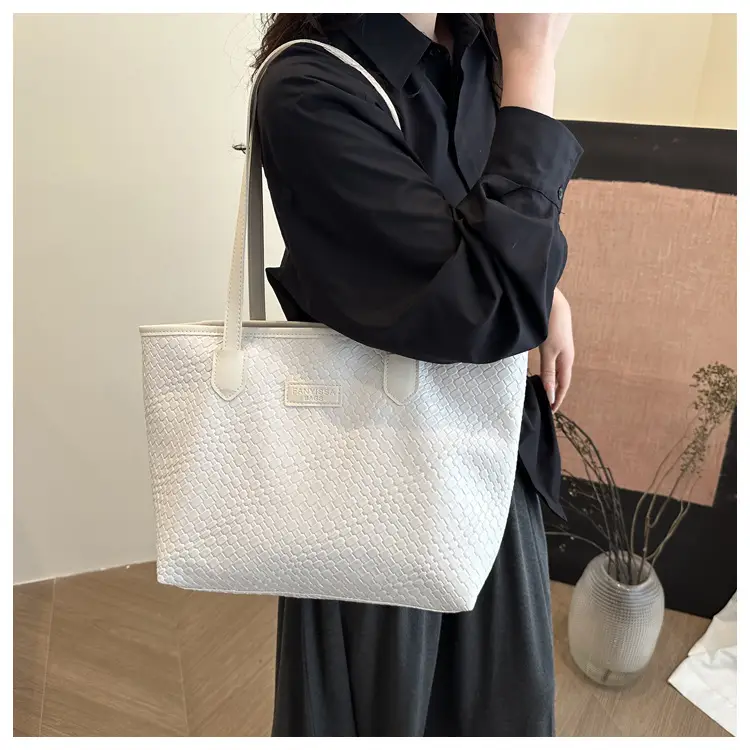 Women's Large Capacity Beige Textured Shoulder Bag — feature 7