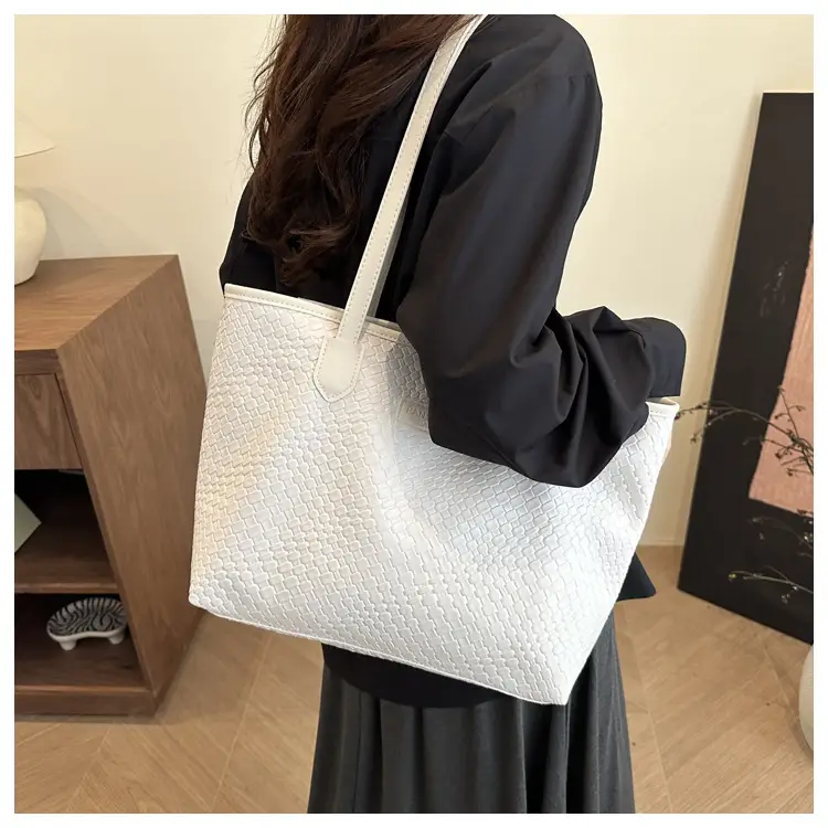 Women's Large Capacity Beige Textured Shoulder Bag — feature 8