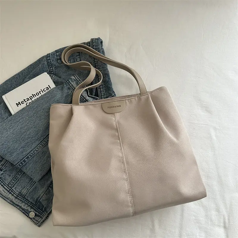 Women's Cream Shoulder Bag with Silver Handle - Image 3