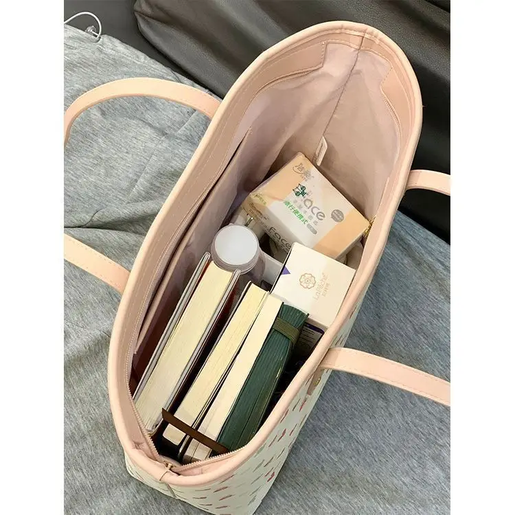 Women's Heart Print Shoulder Bag Large Capacity — feature 10