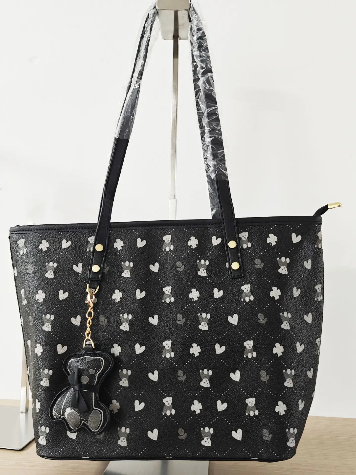 Women's Heart Print Shoulder Bag Large Capacity — feature 2