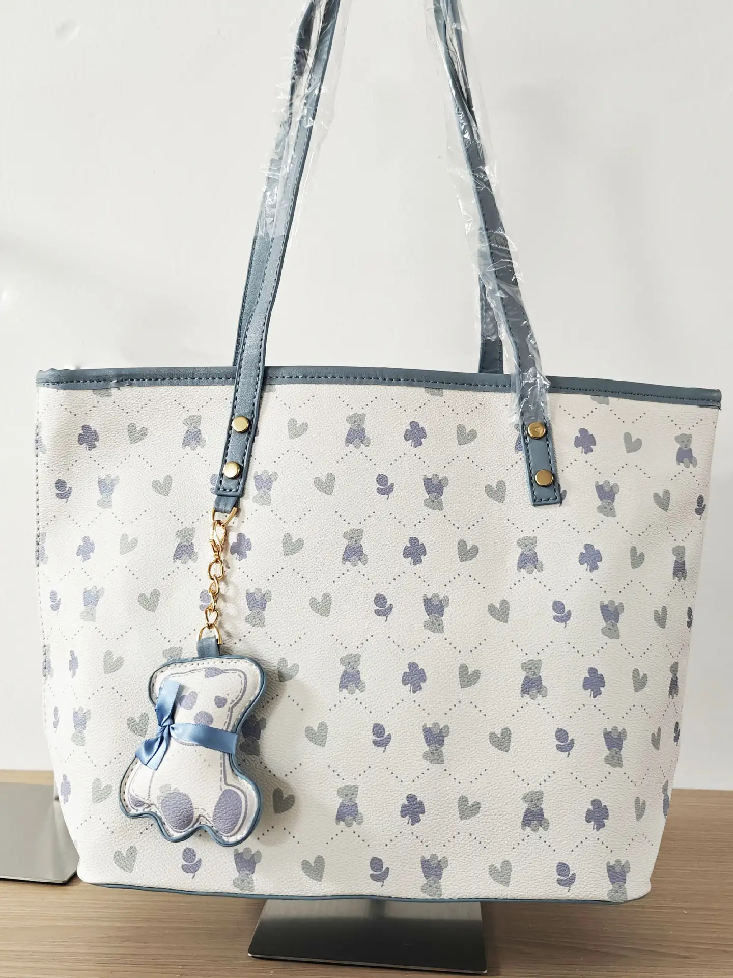Women's Heart Print Shoulder Bag Large Capacity — feature 3
