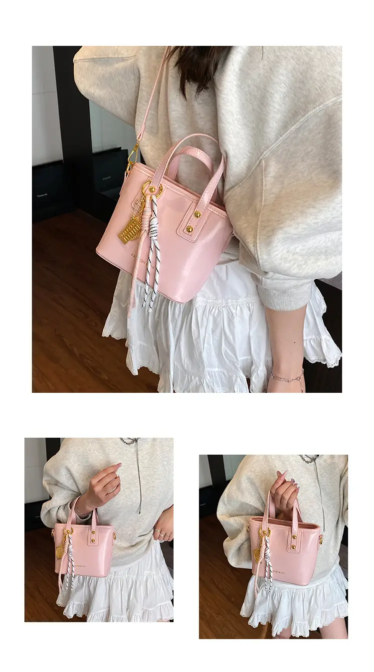 Women's White Leather Shoulder Bag with Gold Chain — feature 14