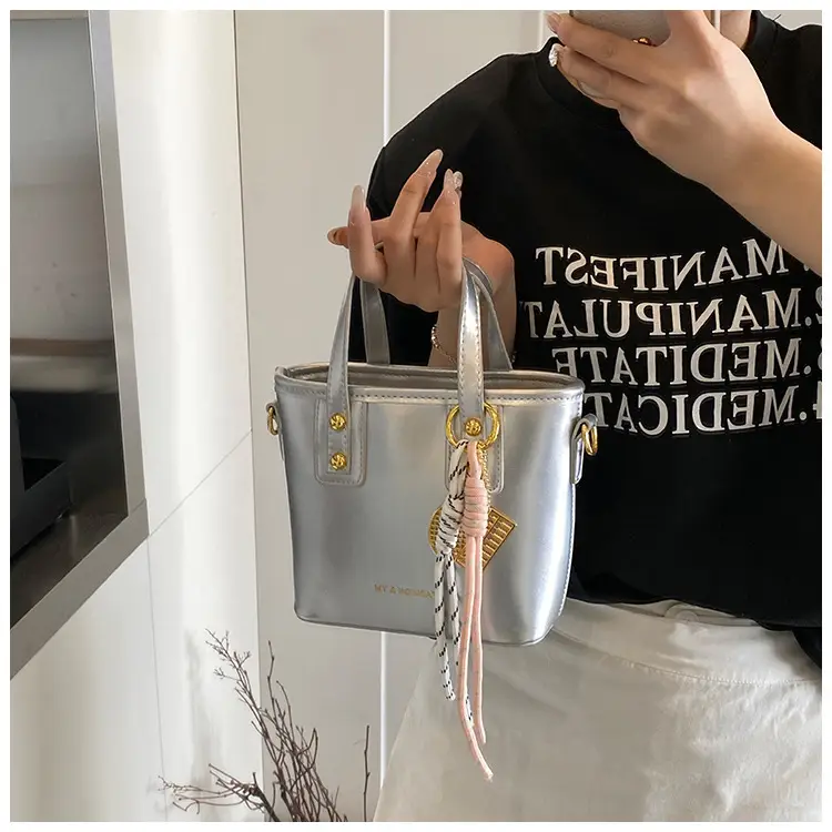 Women's White Leather Shoulder Bag with Gold Chain — feature 16