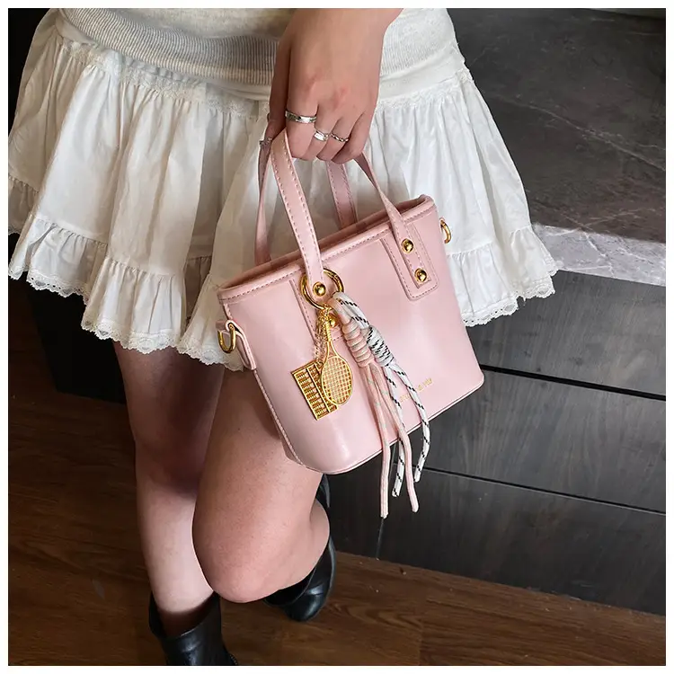 Women's White Leather Shoulder Bag with Gold Chain — feature 19