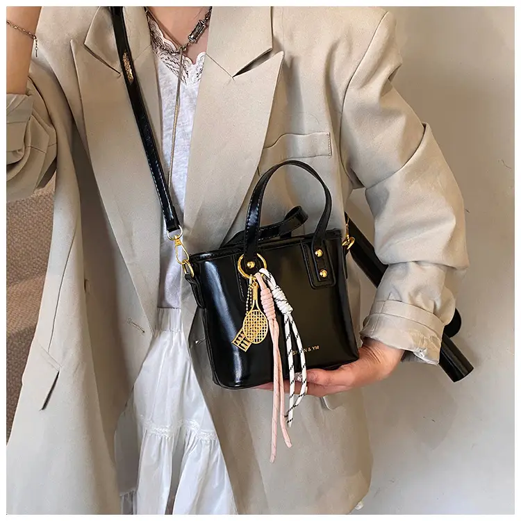 Women's White Leather Shoulder Bag with Gold Chain — feature 21
